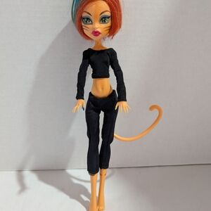 Monster High Freaky Field Trip Torilei cat fashion doll 2011 Mattel